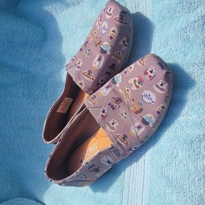 BOB'S from Skechers Dog Print sz 7